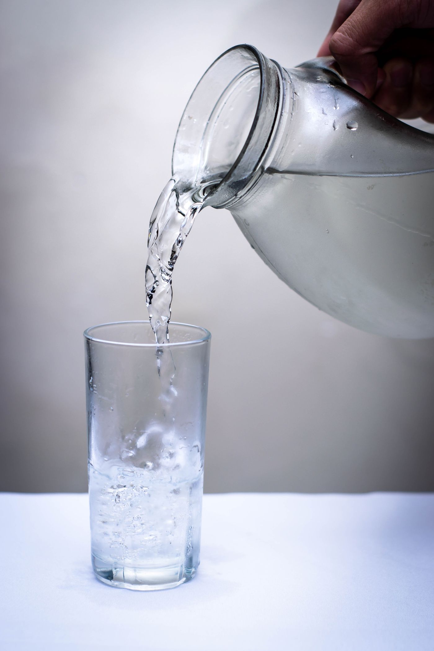 Gefiltertes Wasser im Glas